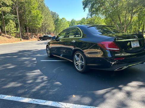 Used 2017 Mercedes-Benz E 300 4MATIC image 11