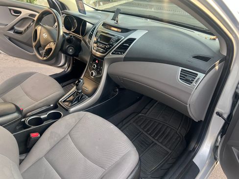 Used 2015 Hyundai Elantra SE image 4