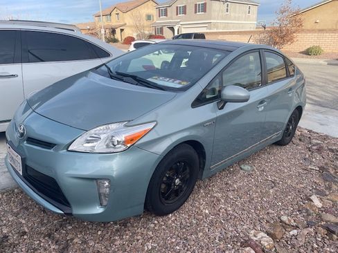 Used 2013 Toyota Prius Four w/ Deluxe Solar Roof Pkg image 8