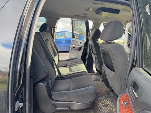 Used 2008 Chevrolet Suburban LT image 11