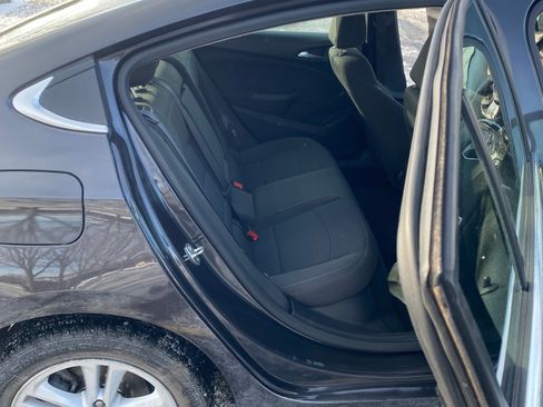 Used 2016 Chevrolet Cruze LT image 9