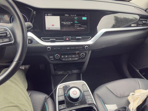 Used 2020 Kia Niro EX Premium FWD image 10