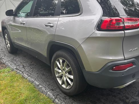 Used 2018 Jeep Cherokee Limited AWD/4WD image 13