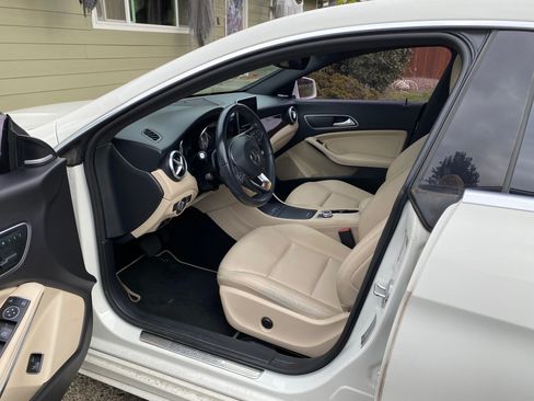 Used 2015 Mercedes-Benz CLA 250 image 4