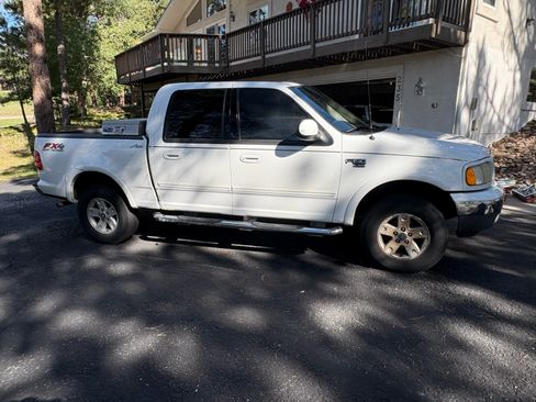 Used 2003 Ford F150 Lariat image 2
