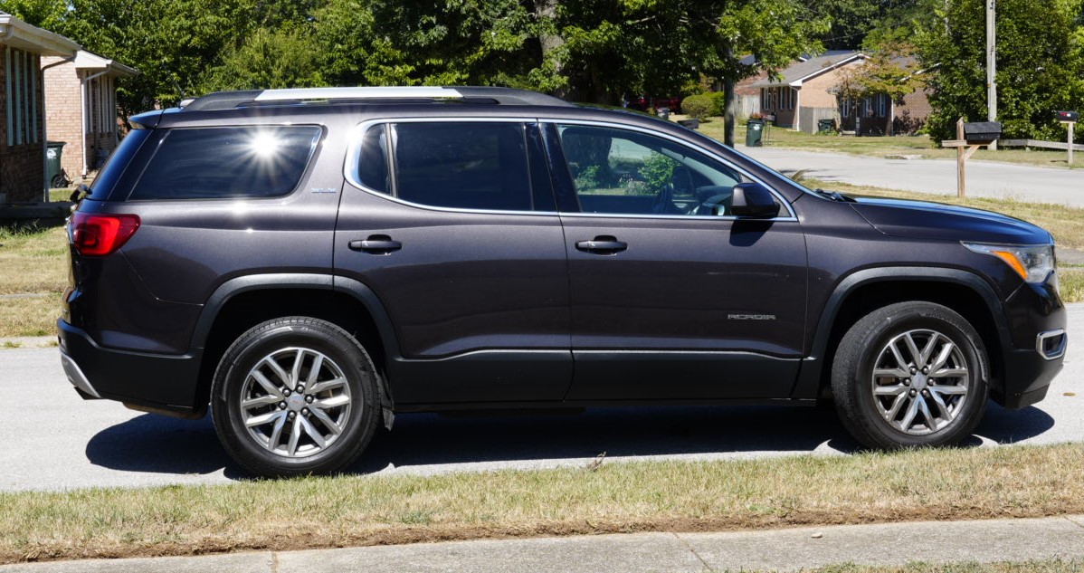 Used 2018 GMC Acadia SLE w/ Driver Alert Package I AWD/4WD image 1