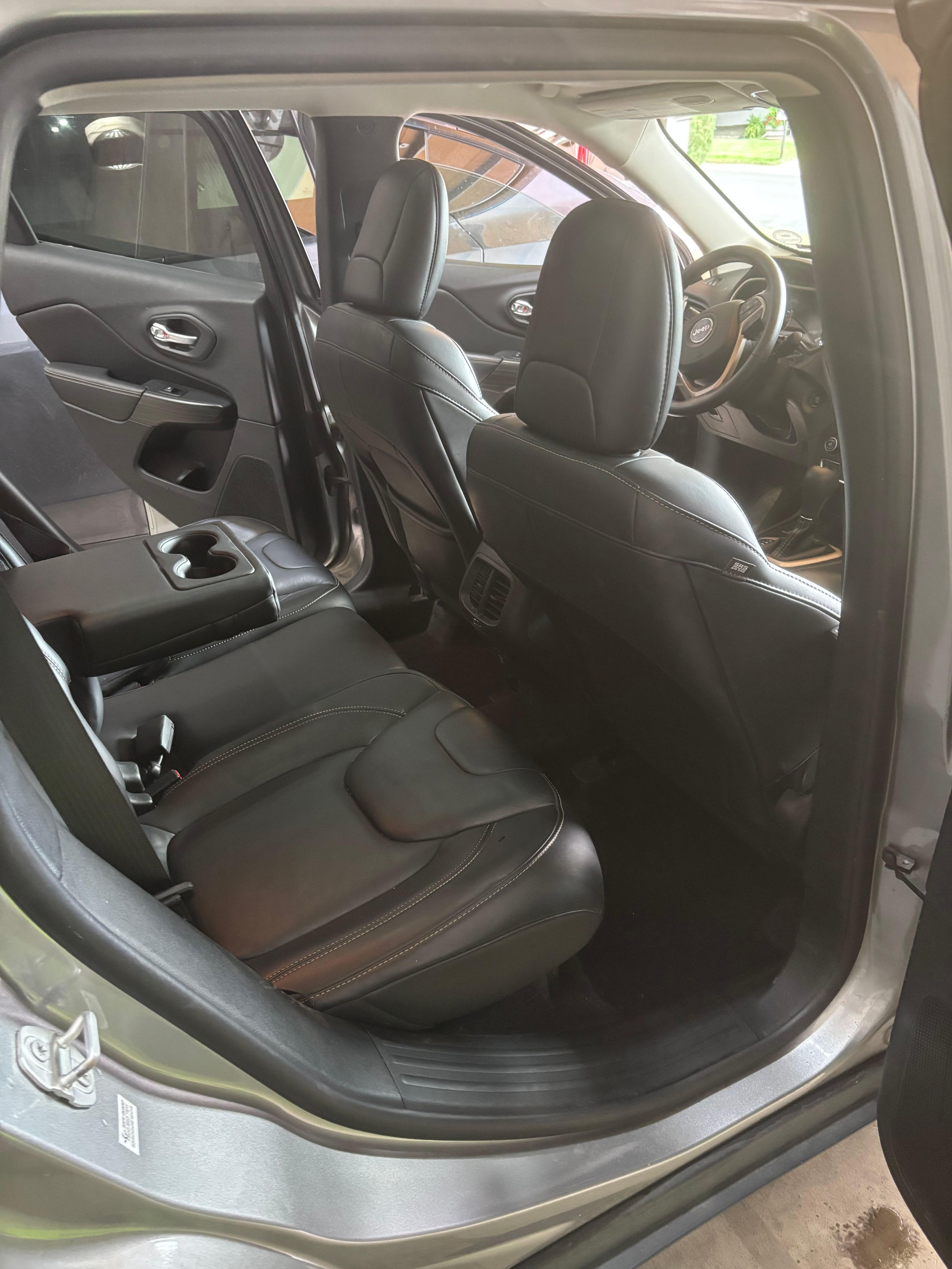 Used 2016 Jeep Cherokee Limited AWD/4WD image 9