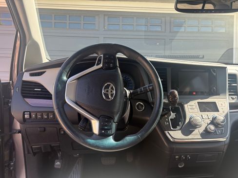 Used 2015 Toyota Sienna Limited FWD image 5