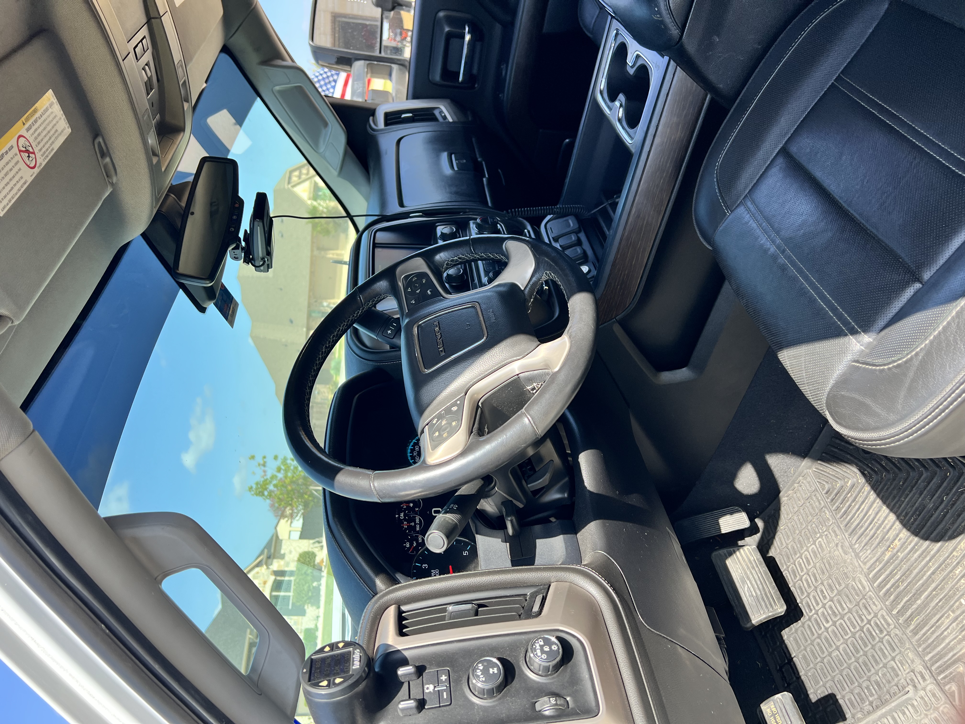 Used 2019 GMC Sierra 2500 Denali w/ Duramax Plus Package AWD/4WD image 9