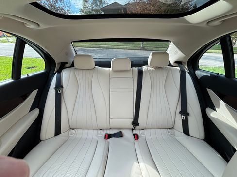 Used 2019 Mercedes-Benz E 300 E 300 4MATIC Sedan 4D image 10