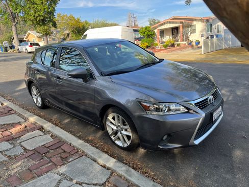 Used 2015 Lexus CT 200h 200h Hatchback 4D image 1