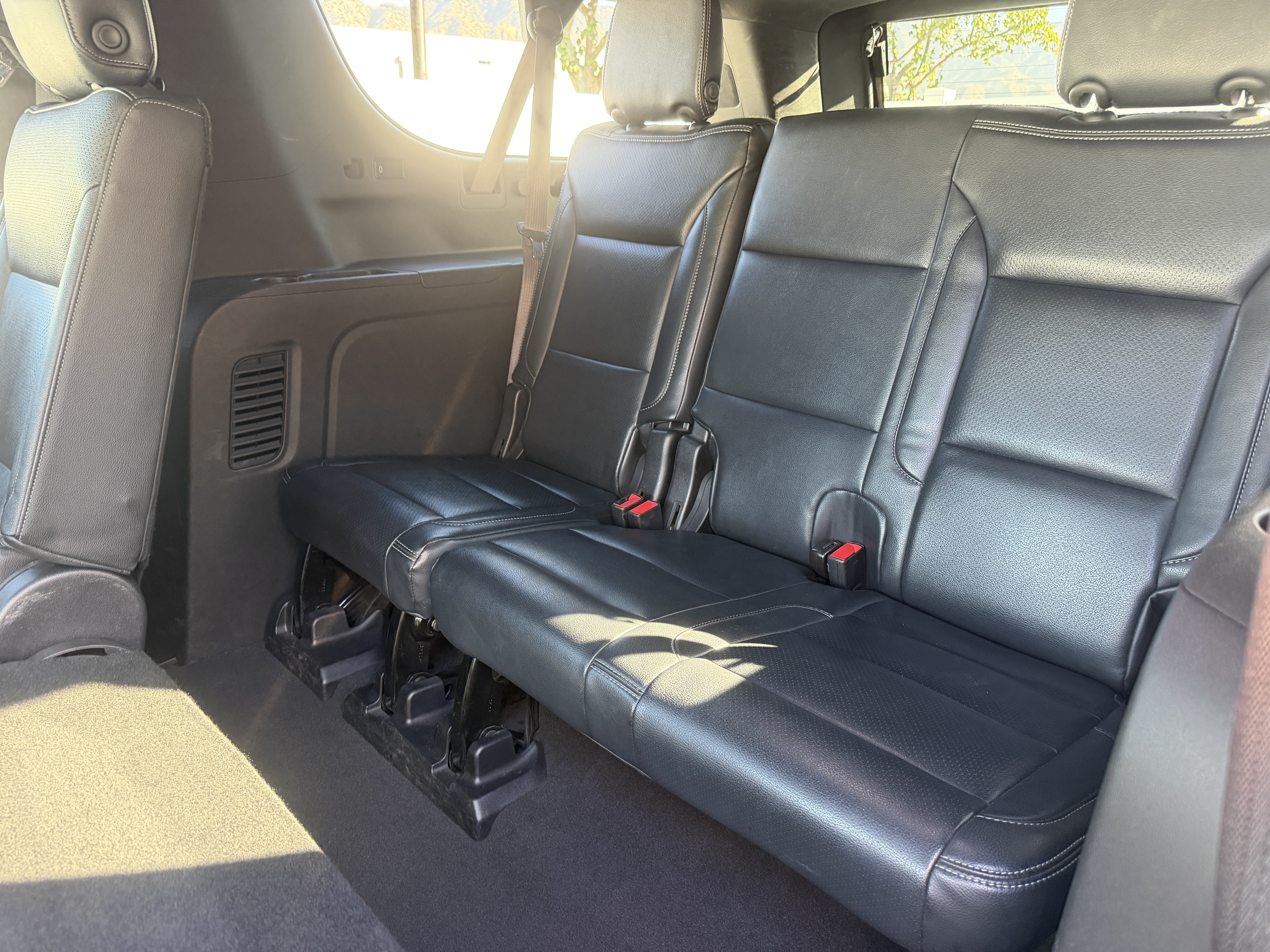 Used 2023 Chevrolet Suburban LS RWD image 11