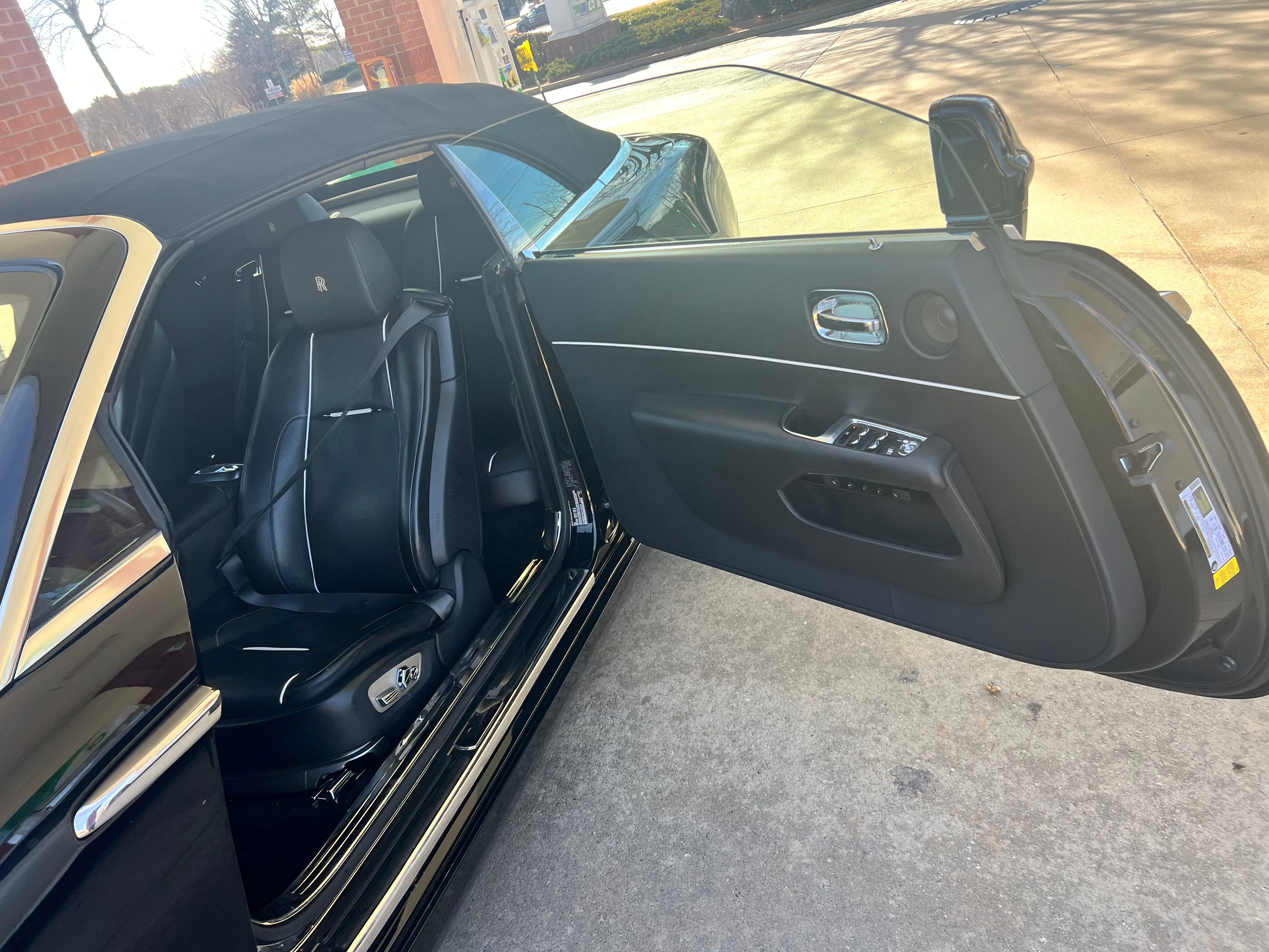 Used 2016 Rolls-Royce Dawn RWD image 15