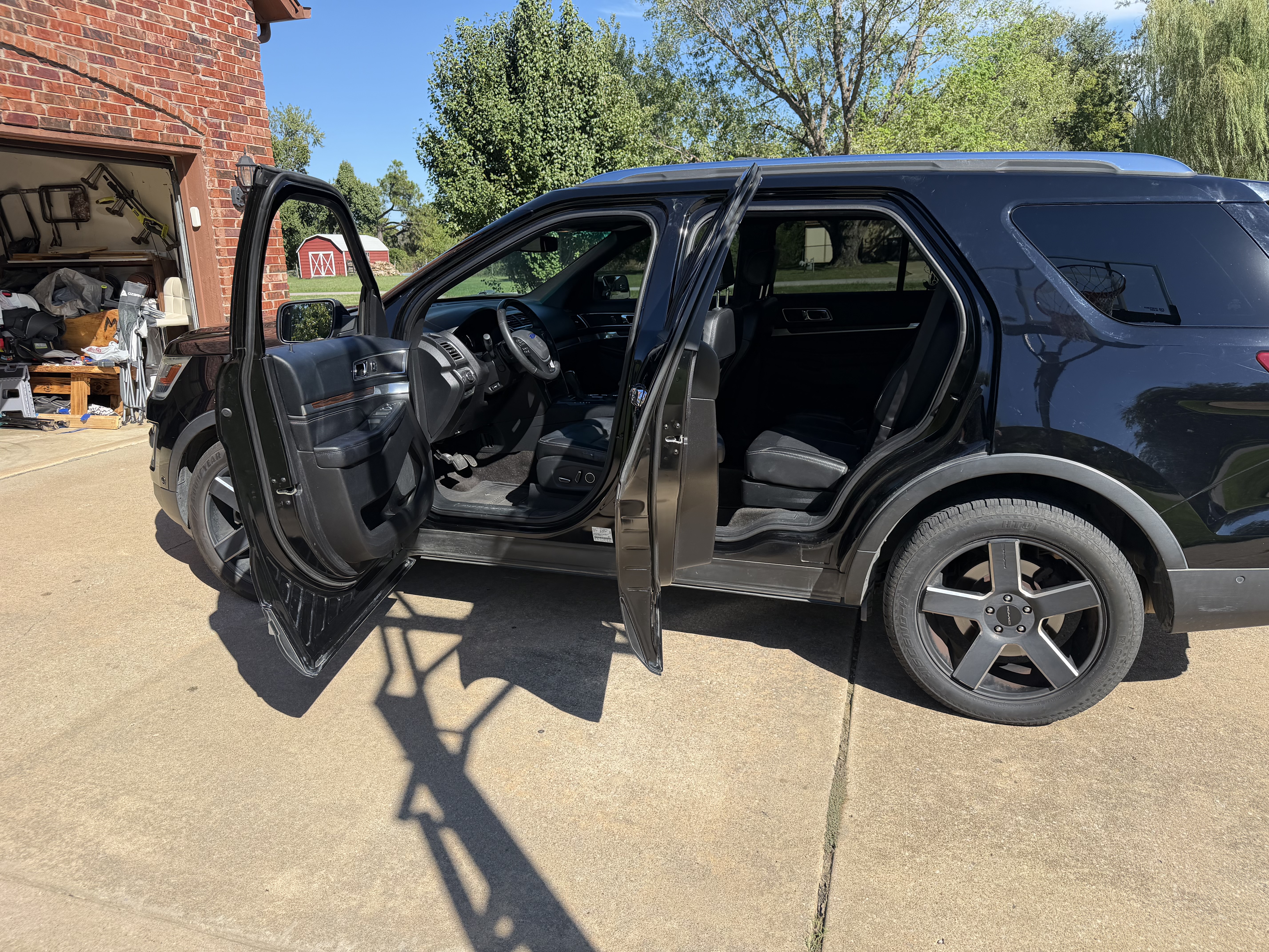Used 2016 Ford Explorer Limited w/ Equipment Group 301A FWD image 4