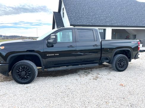 Used 2022 Chevrolet Silverado 2500 Custom w/ Custom Value Package image 2