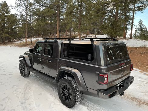 Used 2021 Jeep Gladiator Overland image 2