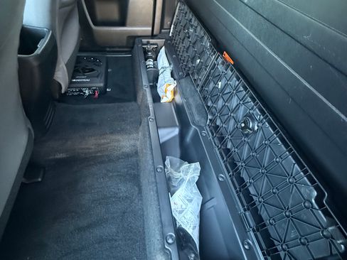 Used 2019 Toyota Tacoma SR image 8