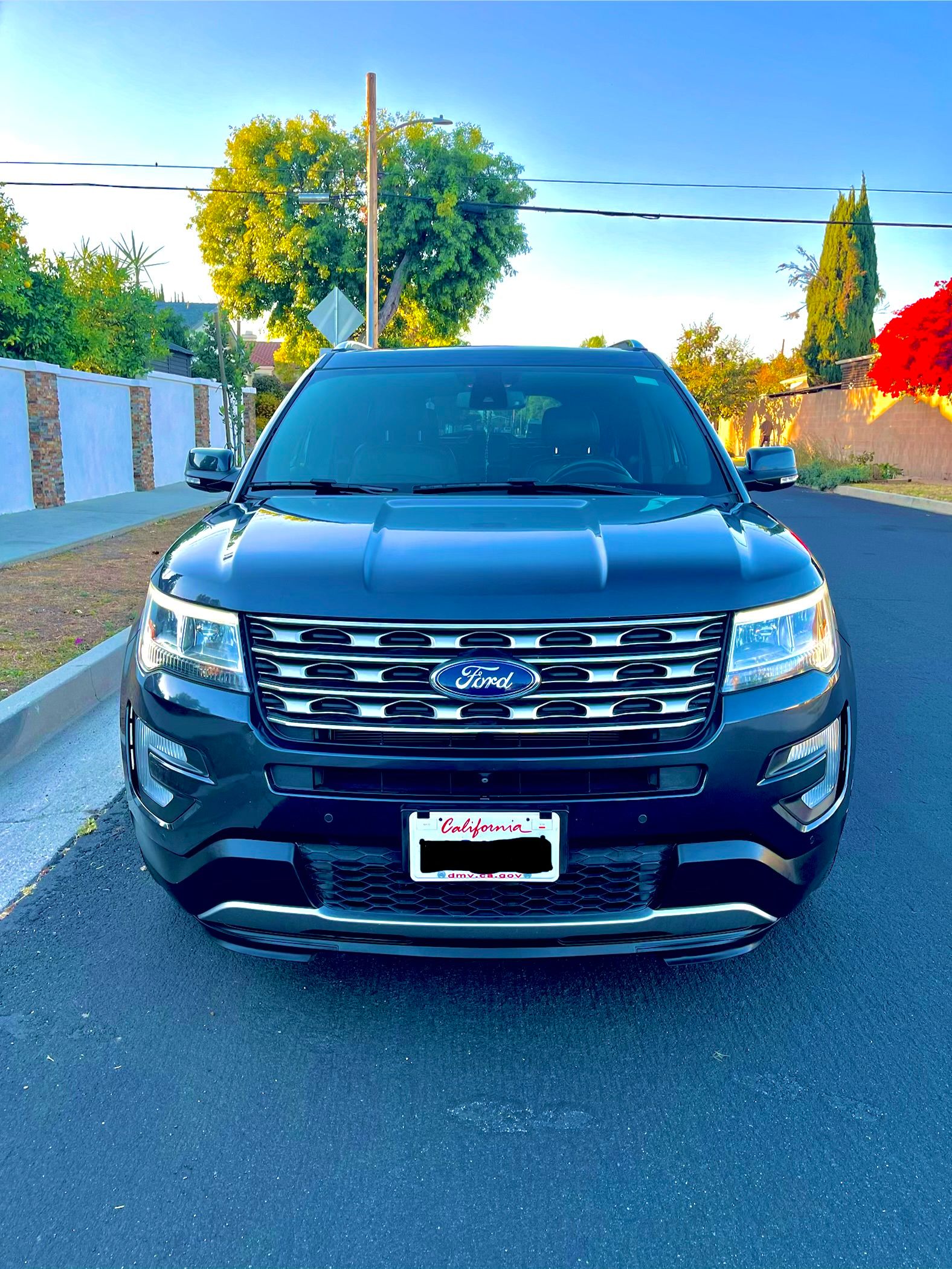 Used 2017 Ford Explorer Limited w/ Equipment Group 301A FWD image 1