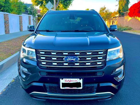 Used 2017 Ford Explorer Limited w/ Equipment Group 301A FWD image 1