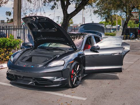 Used 2025 Porsche Taycan GTS image 13