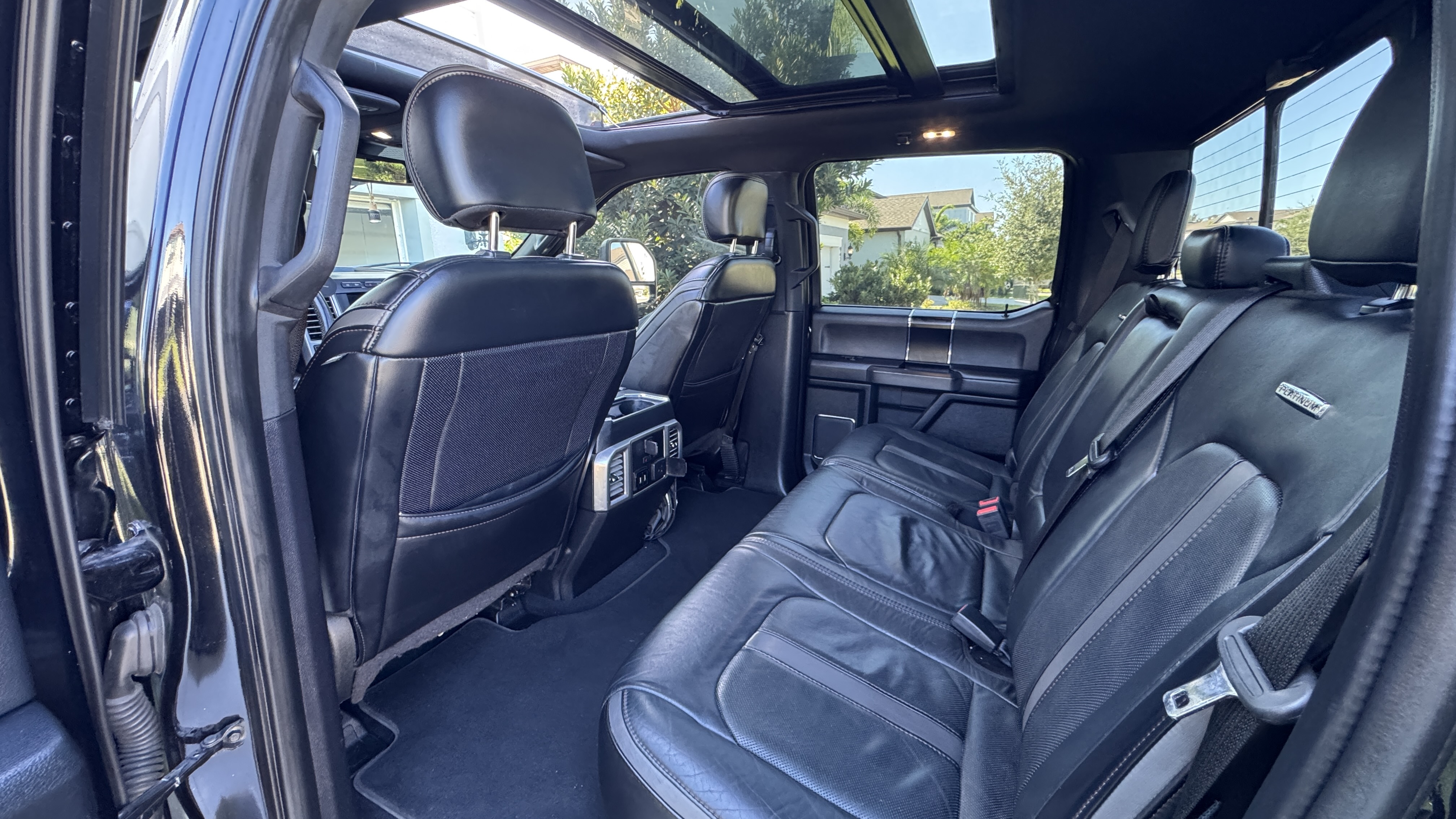 Used 2019 Ford F350 4x4 Crew Cab DRW Super Duty image 24