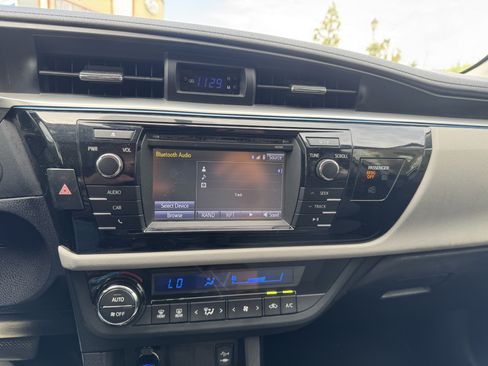 Used 2015 Toyota Corolla LE image 11