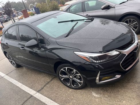 Used 2019 Chevrolet Cruze LT w/ Convenience Package FWD image 6