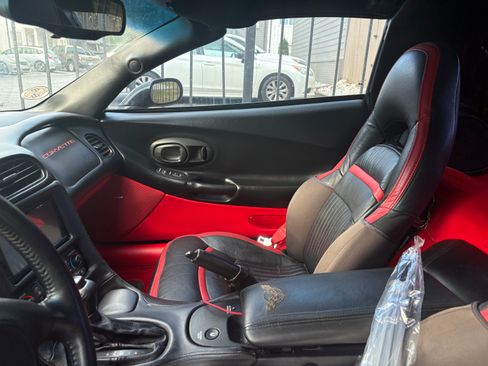 Used 2002 Chevrolet Corvette Coupe w/ Preferred Equipment Group1 image 9