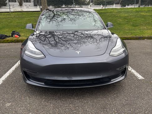 Used 2018 Tesla Model 3 Mid Range image 1