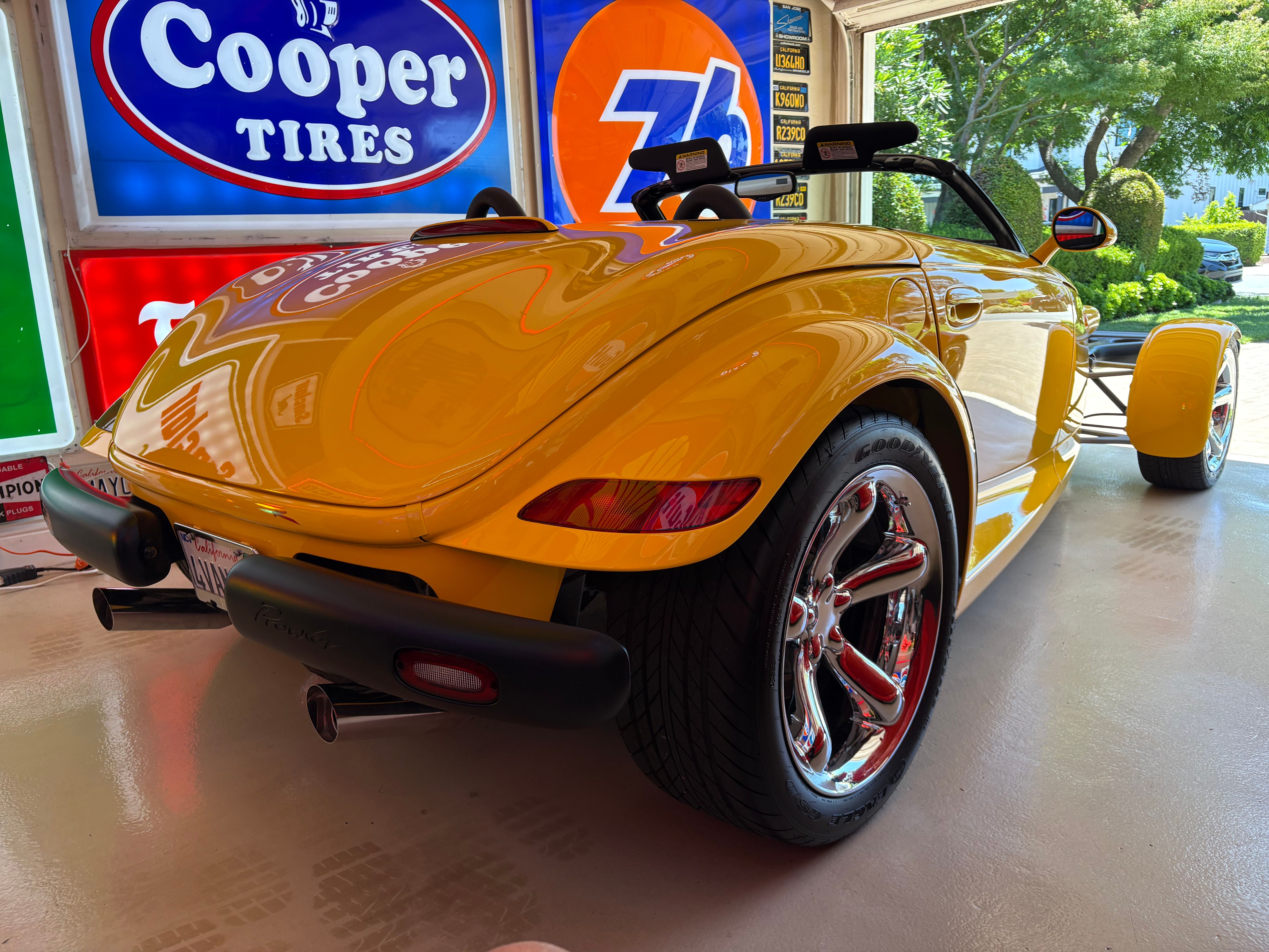 Used 2002 Chrysler Prowler RWD image 27