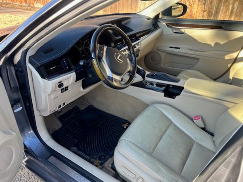 Used 2015 Lexus ES 350 w/ Luxury Package image 4