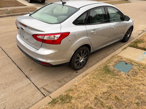 Used 2013 Ford Focus SE image 2