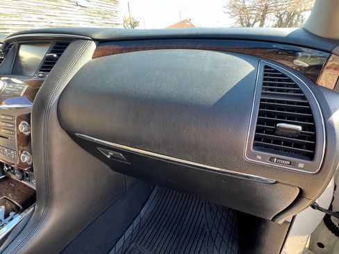 Used 2014 INFINITI QX80 4WD w/ Deluxe Touring Package image 9