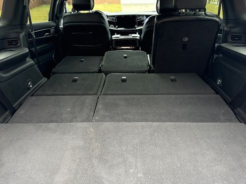 Used 2022 Jeep Wagoneer Series III w/ Premium Group I image 8