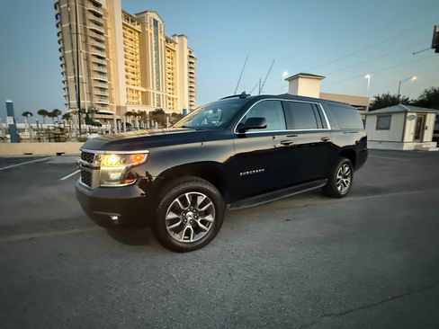 Used 2019 Chevrolet Suburban LT image 2