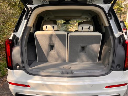 Used 2021 Cadillac XT6 Premium Luxury image 9