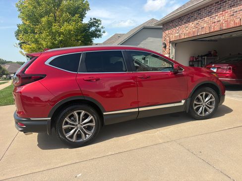 Used 2020 Honda CR-V Touring image 2