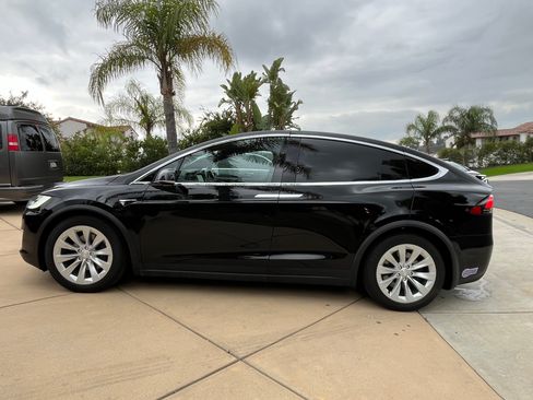 Used 2018 Tesla Model X 75D image 5