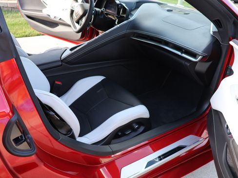 Used 2021 Chevrolet Corvette Stingray Preferred Cpe w/ Z51 Performance Package RWD image 27