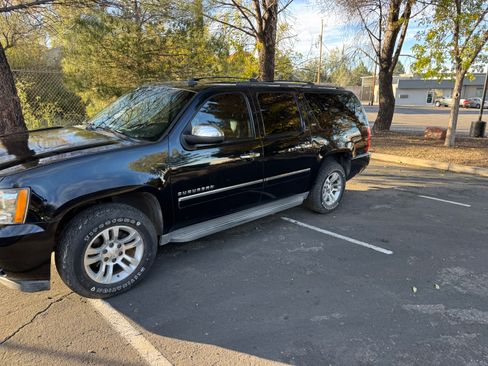 Used 2014 Chevrolet Suburban LTZ image 4