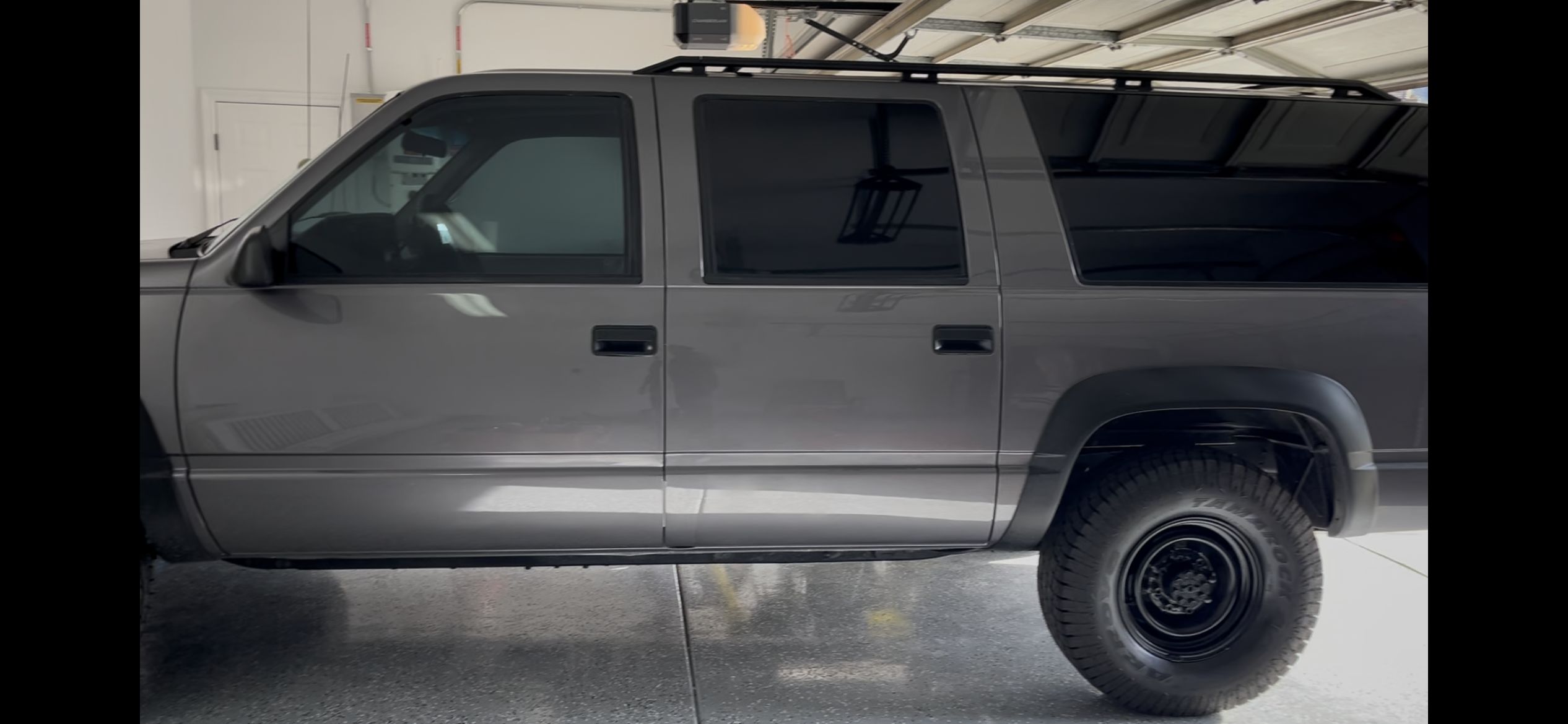 Used 1994 Chevrolet Suburban 2500 AWD/4WD image 1