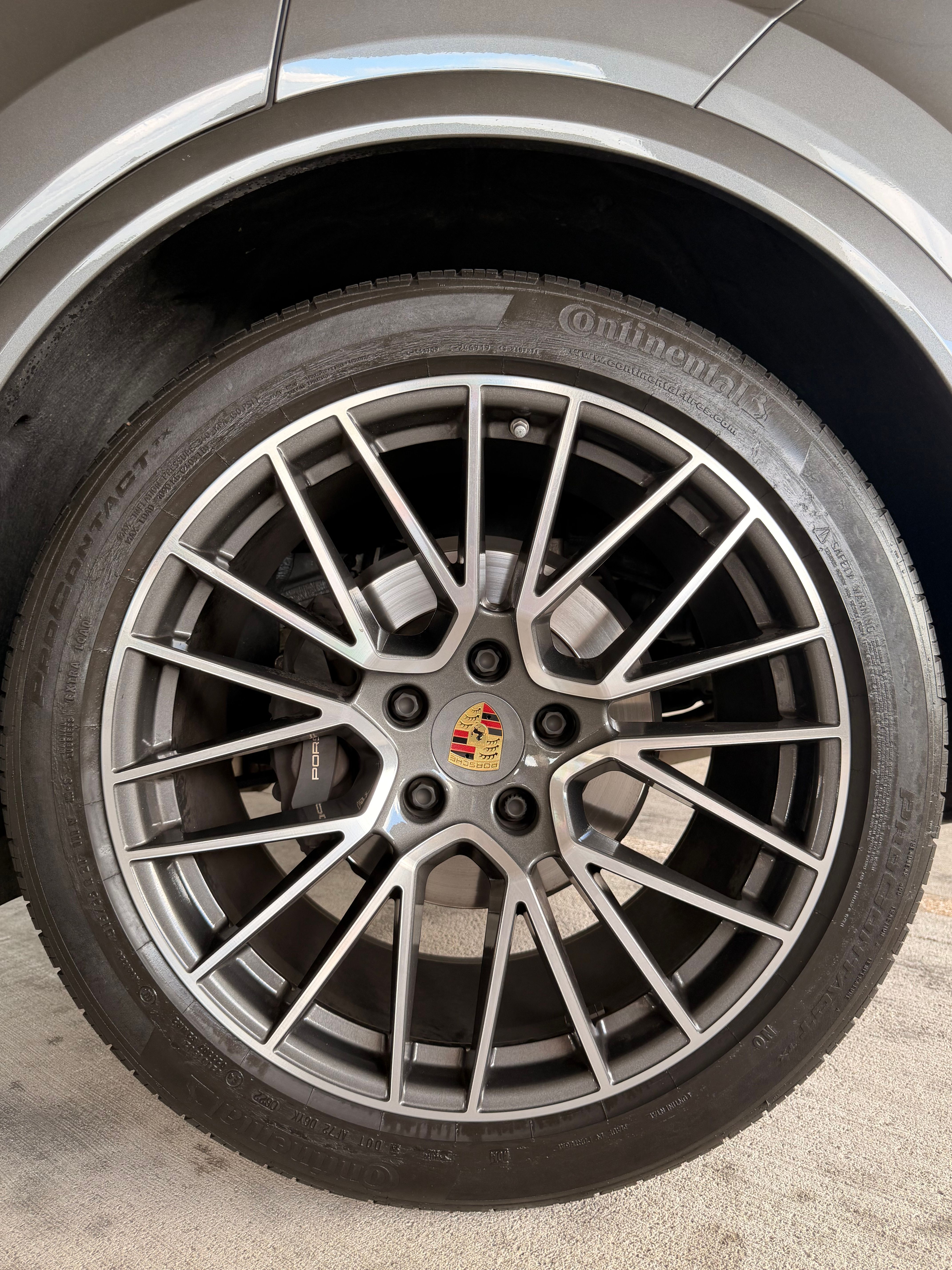 Used 2022 Porsche Cayenne AWD/4WD image 14