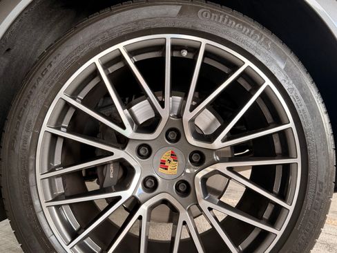 Used 2022 Porsche Cayenne AWD/4WD image 14