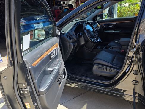 Used 2017 Honda CR-V Touring image 14