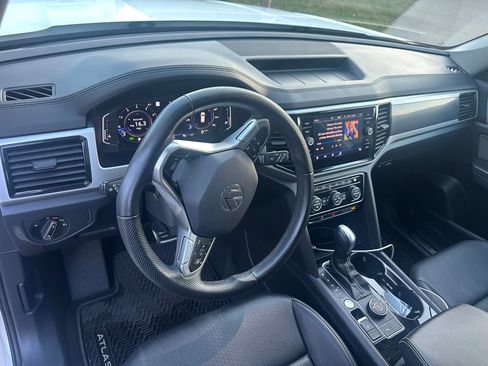 Used 2022 Volkswagen Atlas SEL R-Line image 9