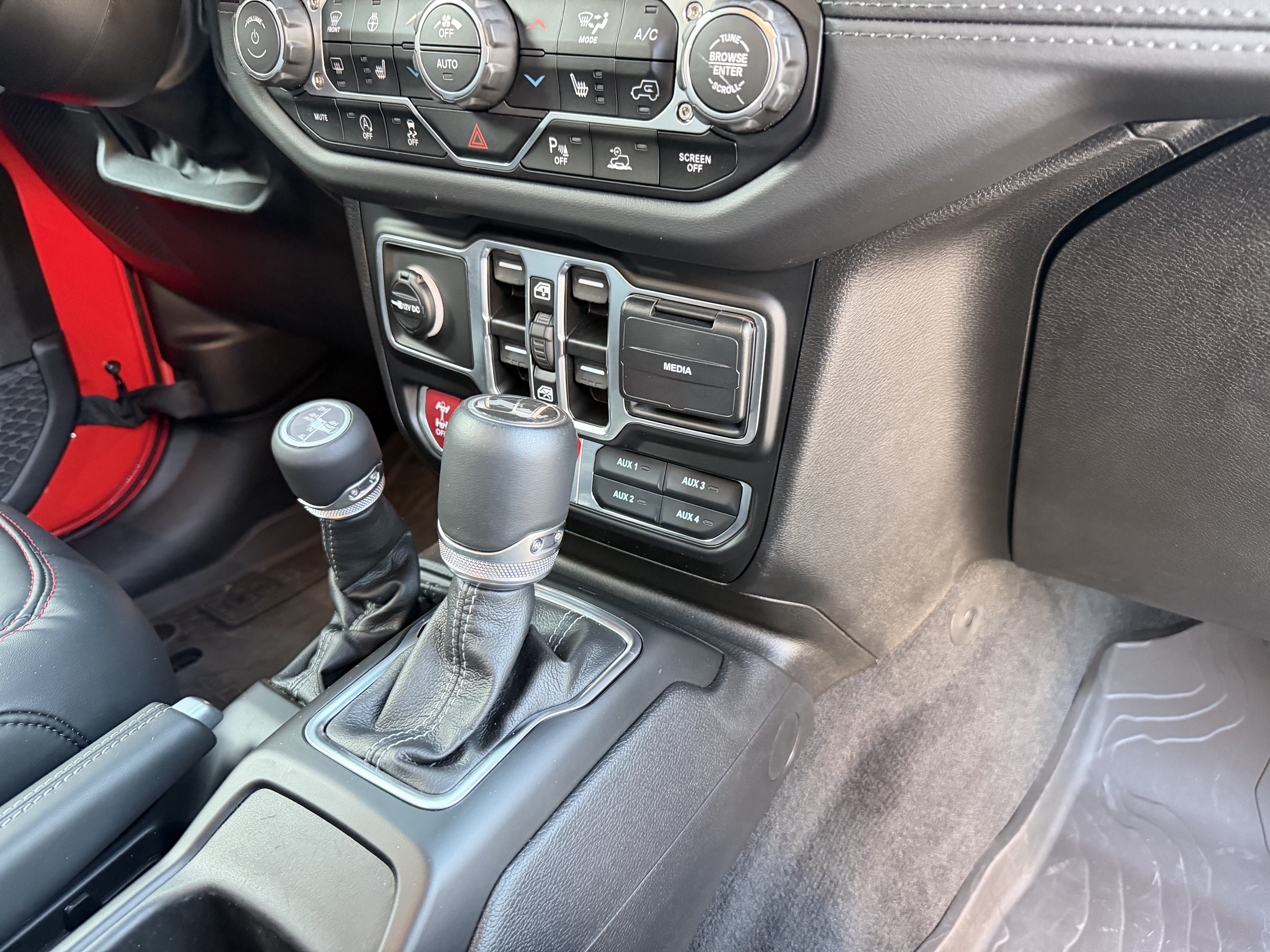 Used 2026 Jeep Wrangler Unlimited Rubicon AWD/4WD image 19