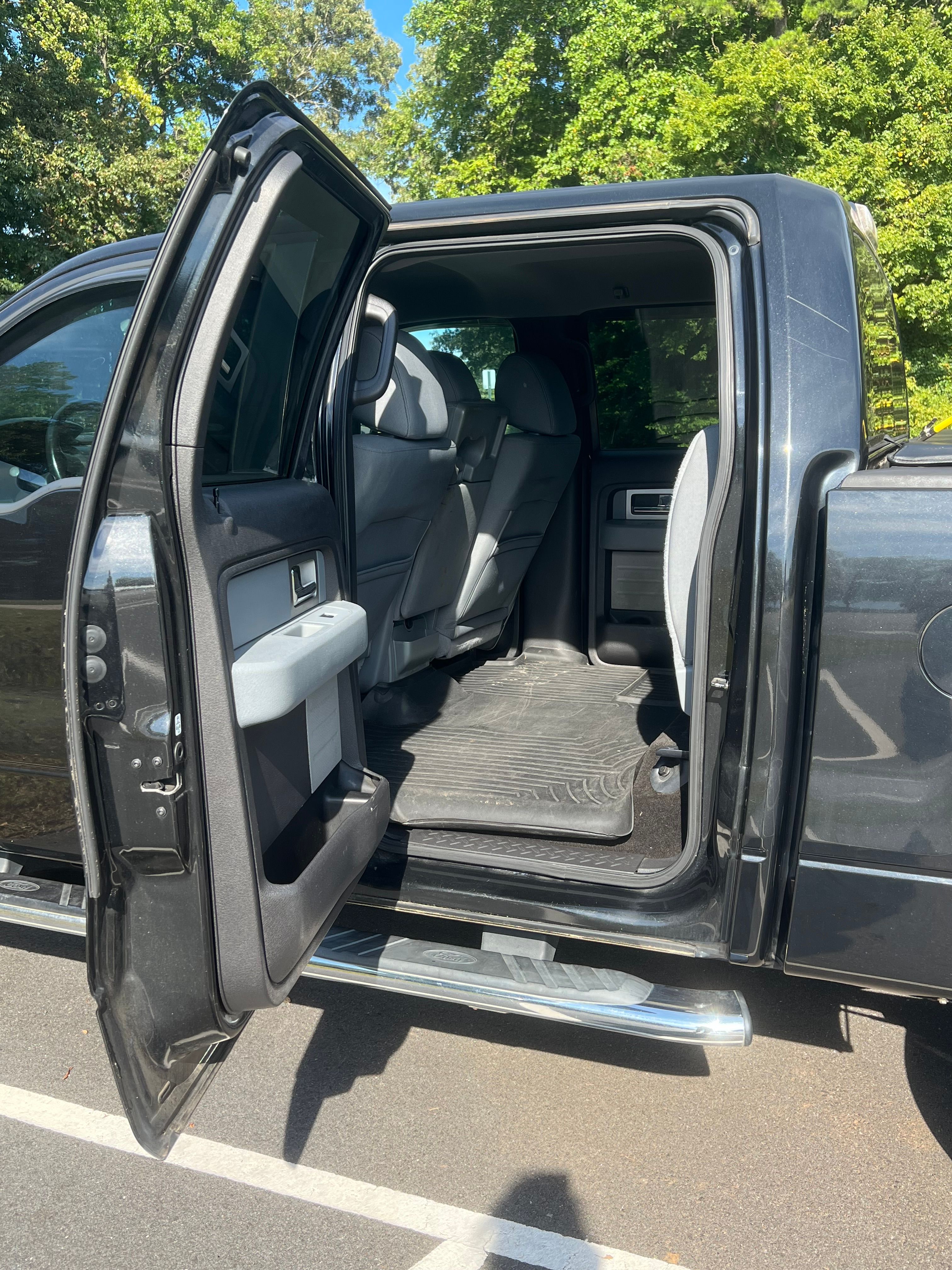 Used 2011 Ford F150 XLT w/ XLT Chrome Pkg AWD/4WD image 6