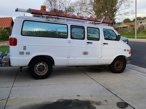 Used 1998 Dodge B3500 image 4