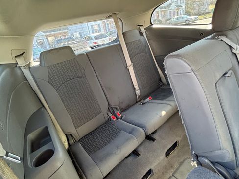 Used 2017 Chevrolet Traverse LS image 9