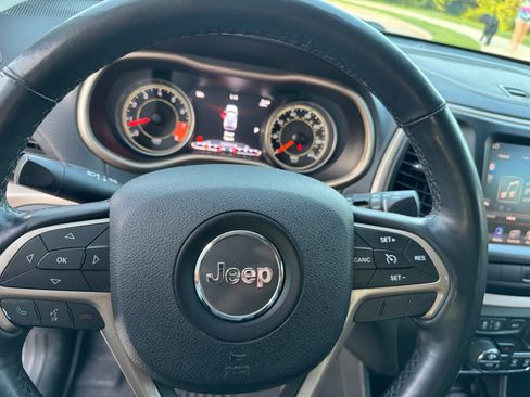 Used 2015 Jeep Cherokee Limited w/ Luxury Group image 16